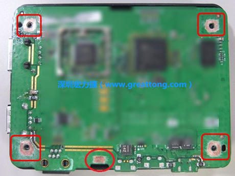 手動去綠漆。使用傳統的刀片去除綠漆后的效果。