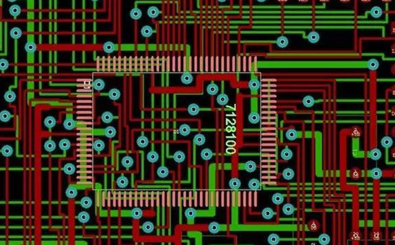 圖1：兩種PCB模型的部分電路。頂圖：傳統(tǒng)設(shè)計(jì)版本。